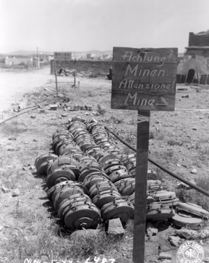 Photographer: Katz Photo Source: U.S. National Archives. Digitized by Signal Corps Archive.