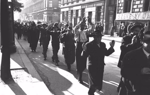 Ungarn, Budapest.- Verhaftete jüdische Frauen in der Wesselényi Straße, 20./22. Oktober 1944; Einsatz Kompanie Lw zbV — Budapest