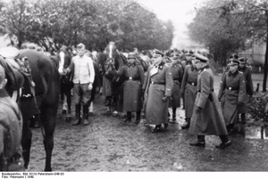 Frankreich.- Offiziere und Soldaten der Waffen-SS-Kavallerie-Division beim Appell — Frankreich