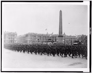 The Americans at the Place de le Concorde — World War, 1939-1945--Military personnel--American--France--Paris. World War, 1939-1945--France--Paris. Obelisks--France--Paris--1940-1950. Military parades & ceremonies--France--Paris--1940-1950. Photographic prints--1940-1950. — [1944]