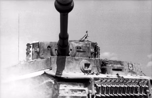 Nordfrankreich.- Panzer VI "Tiger I" mit 8,8 cm KwK L/56 der SS-Leibstandarte "Adolf Hitler", Frühjahr 1944; PK 698 — Nordfrankreich