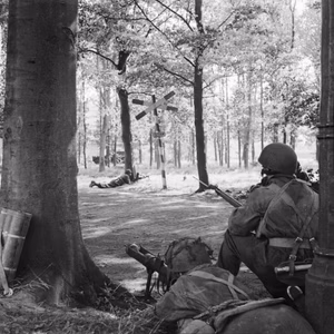 Men of HQ Troop of 1st Airlanding Brigade Reconnaissance Squadron at Wolfheze on the outskirts of Arnhem, 18 September 1944. The man on the left is manning a PIAT .