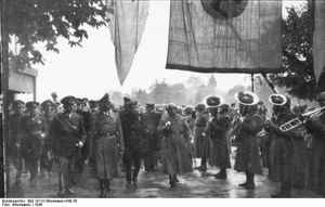 Frankreich.- Heinrich Himmler mit spanischen Offizieren an der spanischen Grenze, Grenzübergang Hendaye-Ville, Vorbeimarsch an angetretener spanischer Militärkapelle — Frankreich
