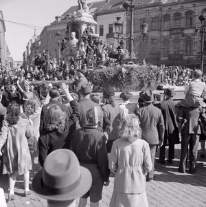 The British Army in North-west Europe 1944-45 Scenes of jubilation as British troops liberate Brussels, 4 September 1944. Major General A H S Adair, GOC Guards Armoured Division, acknowledges the crowd from his Cromwell command tank.