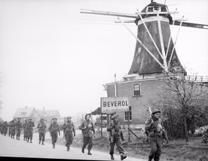 Infantry of the Regiment de Maisonneuve moving through Holten to Rijssen, both towns in the Netherlands. 9 April 1945.