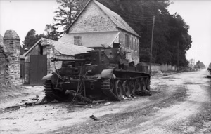 Frankreich, Villers-Bocage.- zerstörter britischer Panzer Cruiser tank VIII Cromwell (Turmnummer: T 187577) auf Dorfstraße; Lfl 3 — Villers-Bocage