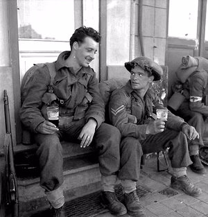 Soldiers of the Royal Regiment of Canada rest in Blankenberge , September 1944.