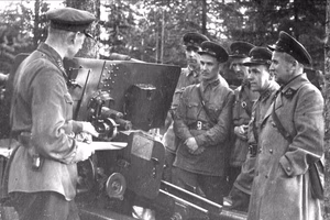 1942. Officers at the training ground. Leningrad Front.