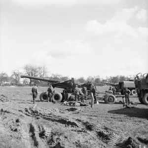 Royal Artillery 7.2-inch howitzers mounted on modified US 155 mm Long Tom carriages being brought up to fire in support of the Rhine crossing .
