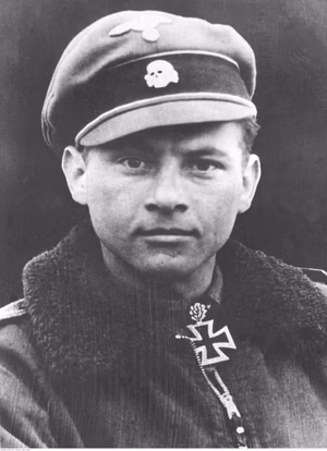 Untersturmfuhrer SS Michael Wittmann, strzelec pancerny. Fotografia portretowa.