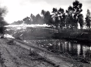 en:4th Canadian (Armoured) Division demonstrating the use of Lifebuoy en:flame throwers across a canal, Balgerhoeke, October en:1944 .