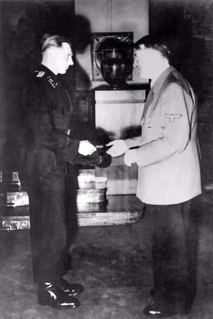 Michael Wittmann und Adolf Hitler