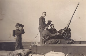2cm-antiaircraft gun with Flakhelfern (born 1927) on the Flaktower Berlin-Gesundbrunnen (Humboldthain), 1943