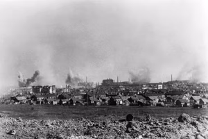For documentary purposes the German Federal Archive often retained the original image captions , which may be erroneous, biased, obsolete or politically extreme . Russland, Kampf um Stalingrad, Gefechtsstand Zentralbild II. Weltkrieg 1939-1945 An der Front in der Sowjetunion, Oktober 1942. Pausenlos wird Stalingrad von der faschistischen deutschen Luftwaffe bombardiert. Aufnahme eines vorgesehenen Gefechtsstandes eines Fliegerkorps. 6031-42 [Sowjetunion.- Schlacht um Stalingrad]