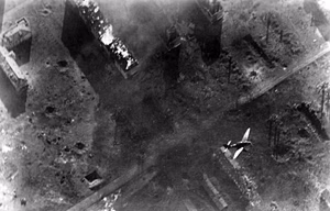 For documentary purposes the German Federal Archive often retained the original image captions , which may be erroneous, biased, obsolete or politically extreme . Russland, Kampf um Stalingrad, Luftangriff ADN-ZB II. Weltkrieg 1939-45 An der deutsch-sowjetischen Front im Oktober 1942: Ein Stuka der faschistischen deutschen Luftwaffe hat soeben über Stalingrad eine Bombe abgeworfen. (Aufnahme: Opitz) 5703-42 [Sowjetunion.- Schlacht um Stalingrad.- Luftangriff mit Flugzeug Junkers Ju 87 "Stuka"]