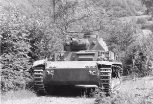 For documentary purposes the German Federal Archive often retained the original image captions , which may be erroneous, biased, obsolete or politically extreme . Panzer des 1. Pz-Rgt. 4. Komp. kommen aus der Deckung, sichern und gehen in Feuerstellung. 22.6.40, 8-8,20 Uhr, Servance,