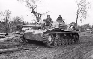 Rußland.- Sturmgeschütz III in Fahrt auf unbefestigter Straße; PK 670 — Russland