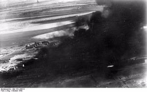 For documentary purposes the German Federal Archive often retained the original image captions , which may be erroneous, biased, obsolete or politically extreme . Russland, Kampf um Stalingrad, Luftangriff Zentralbild II. Weltkrieg 1939-45 An der Front in der Sowjetunion, Oktober 1942. Pausenlose Angriffe deutscher Sturzkampfflugzeuge auf Stalingrad. Riesige Rauchwolken der Brandherde liegen über der Stadt. 5703-42 [Sowjetunion.- Schlacht um Stalingrad.- Luftangriff]