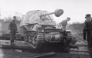 Im Westen: Belgien/Frankreich.- Nachschub per Eisenbahn, Jagdpanzer "Marder I", 7,5cm Pak auf französischen Lorraine Fahrgestell; PK 698 — Im Westen
