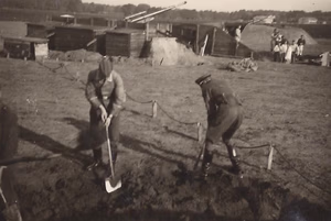 8,8cm-antiaircraft battery in Berlin-Karow, entrenchments (1943)