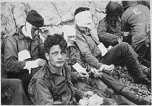 Omaha Beach wounded soldiers, 1944 06 06.gif