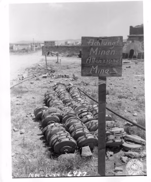 Photo by: Katz Photo Source: U.S. National Archives. Digitized by Signal Corps Archive.