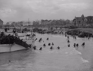 Title / Titre : View looking east along the “Nan White” beach, showing personnel of the 9th Canadian Infantry Brigade landing on D-Day / Vue direction est le long du secteur « Nan White », et du débarquement de la 9e Brigade d’infanterie canadienne le Jour J [LCI(L) 299, 2nd Canadian (262nd RN) Flotilla - LCI(L) 299, 2e flotille canadienne (262e MR)] Vue ouest-est de la plage « Nan White » et du personnel de la 9e Brigade d'infanterie canadienne débarquant de l'engin de débarquement d'infanterie (large) no 299 de la 2e Flotille canadienne (262e MR), le jour J Creator(s) / Créateur(s) : Gilbert Alexander Milne Date(s) : June 6, 1944 / 6 juin 1944 Reference No. / Numéro de référence : MIKAN 3191671, 3623238 <a href=" http://collectionscanada.gc.ca/ourl/res.php?url_ver=Z39.88-2004&amp;url_tim=2012-04-19T14:12:25Z&amp;url_ctx_fmt=info:ofi/fmt:kev:mtx:ctx&amp;rft_dat=3191671&amp;rfr_id=info:sid/collectionscanada.gc.ca:pam&amp;lang=eng " rel="nofollow">collectionscanada.gc.ca/ourl/res.php?url_ver=Z39.88-2004&amp;...</a> <a href=" http://collectionscanada.gc.ca/ourl/res.php?url_ver=Z39.88-2004&amp;url_tim=2012-04-19T14:12:37Z&amp;url_ctx_fmt=info:ofi/fmt:kev:mtx:ctx&amp;rft_dat=3623238&amp;rfr_id=info:sid/collectionscanada.gc.ca:pam&amp;lang=eng " rel="nofollow">collectionscanada.gc.ca/ourl/res.php?url_ver=Z39.88-2004&amp;...</a> Location / Lieu : Bernières-sur-Mer, France Credit / Mention de source : Gilbert Alexander Milne. Canada. Department of National Defence. Library and Archives Canada, PA-137013 / Gilbert Alexander Milne. Canada. Ministère de la défense nationale. Bibliothèque et Archives Canada, PA-137013