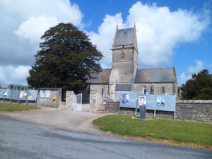 Église_Saint-Côme-et-Saint-Damien_d'Angoville-au-Plain.jpeg