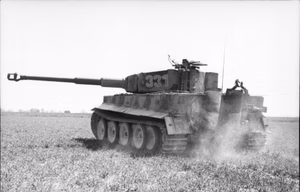 Frankreich-Nord.- Panzer VI "Tiger I" des 1. SS-Pz. Korps "Leibstandarte Adolf Hitler" (Turmnummer 331), Frühjahr 1944; PK 698 — Nordfrankreich