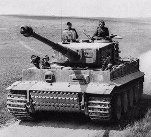 Nordfrankreich.- Panzer VI "Tiger I" der 1. SS-Pz. Div. "Leibstandarte Adolf Hitler" (Turmnummer 323); PK 698 — Nordfrankreich
