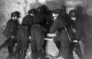Im Westen, Oberrheinfront.- Soldaten im Inneren der Befestigungsanlage. Maschinengewehrkasematte in der Grünen Galerie; PK 670 — Oberrhein