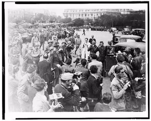 Eisenhower leaving the Hotel de Ville--behind him, General Koening. In the Background tanks of the Division Leclerc — Eisenhower, Dwight D.--(Dwight David),--1890-1969--Military service. World War, 1939-1945--France--Paris. Photography--France--Paris--1940-1950. Photographic prints--1940-1950. — [1944?]