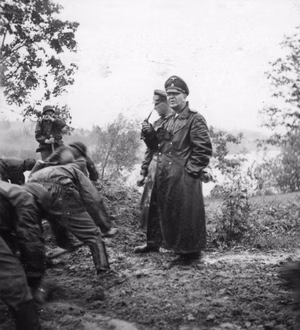 Sowjetunion-Nord.- Männer der Waffen-SS-Totenkopf-Division beim Vormarsch, Theodor Eicke