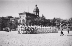 Berlin-Lichterfelde.- Kaserne der Leibstandarte Adolf Hitler (ehemalige preußische Hauptkadettenanstalt), Soldaten der Waffen-SS beim Exerzieren — Berlin