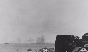 In the foreground German 2 cm anti-aircraft gun, in the background German Luftwaffe bombing on Bir Hakeim
