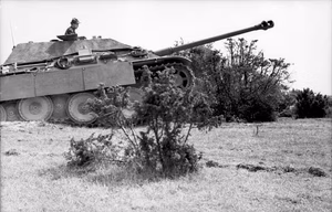 Frankreich.- Schwerer Jagdpanzer "Jagdpanther" (Sd.Kfz. 173) im Übungsgelände; KBZ Ob West — Frankreich