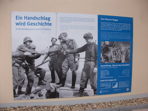 Begegnung der Alliierten in Torgau 1945, Infotafel am Bahnhof Torgau