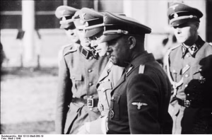 Frankreich.- Heinrich Himmler mit Offizieren der Waffen-SS — Frankreich