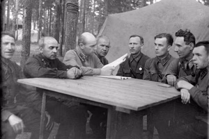 August 20. 1942. Officers of the Leningrad Front listen to news from the front. The third from the right is S. S. Lukyanov .