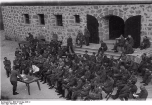 Österreich, Tirol.- Offiziere der Waffen-SS bei einem Vortrag — Tirol