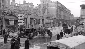 For documentary purposes the German Federal Archive often retained the original image captions , which may be erroneous, biased, obsolete or politically extreme . Berlin, Zerstörungen in der Friedrichstraße ADN-ZB/Archiv 9.4.1945 Berlin, im Frühjahr 1945 Die westliche Seite der Friedrichstr. zwischen Dorotheestraße und Bhf. Friedrichstr. - In diesem Block befand sich das bekannte Kabarett Wintergarten.