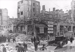 For documentary purposes the German Federal Archive often retained the original image captions , which may be erroneous, biased, obsolete or politically extreme . ADN-Zentralbild/Archiv II. Weltkrieg 1939-45 Unser Bild zeigt die durch britisch-amerikanische Luftangriffe verursachten Bombenschäden in Berlin, Friedrichstraße Ecke Dorotheenstraße, wo sich das Varieté "Wintergarten" und das Cafe gleichen Namens befanden. (Aufnahme entstand vor dem 9.4.1945) 343-45
