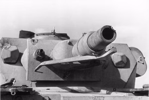 Nordafrika.- Panzer IV mit Treffer am Geschütz (7,5 cm KwK/L24) bzw. am Turm, Detailaufnahme; PK Afrika — Nordafrika