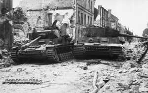 Frankreich, Villers-Bocage.- zerstörte deutsche Panzer IV und Panzer VI "Tiger I" zwischen Ruinen; Lfl 3 — Villers-Bocage
